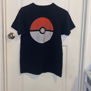 Pokémon T shirt Poke Ball - Size Medium